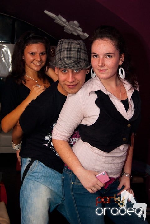 Distracţie cu LL Junior în Club Atti's,
