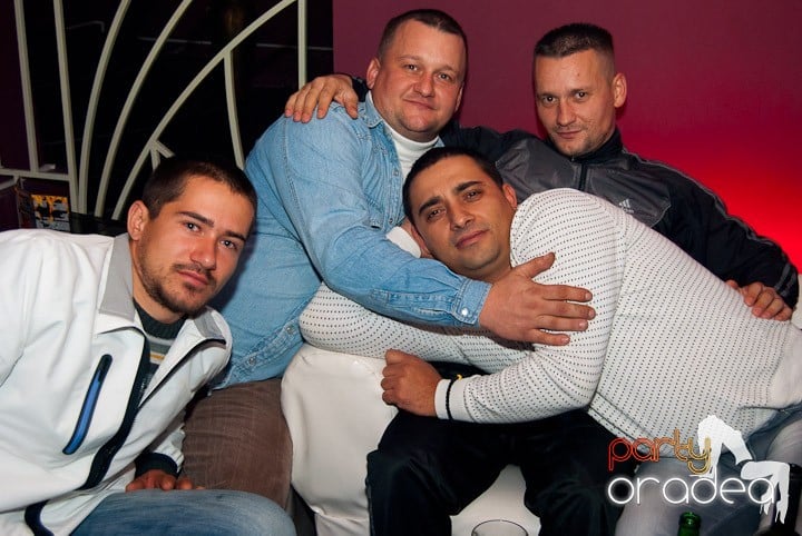 Distracţie cu LL Junior în Club Atti's,