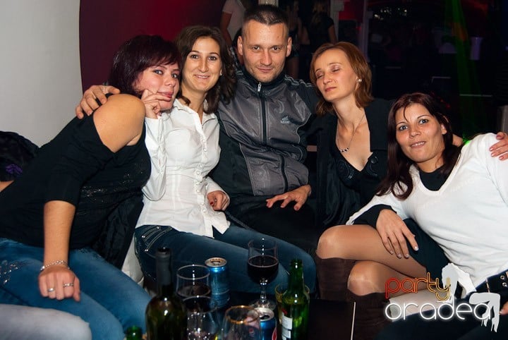 Distracţie cu LL Junior în Club Atti's,