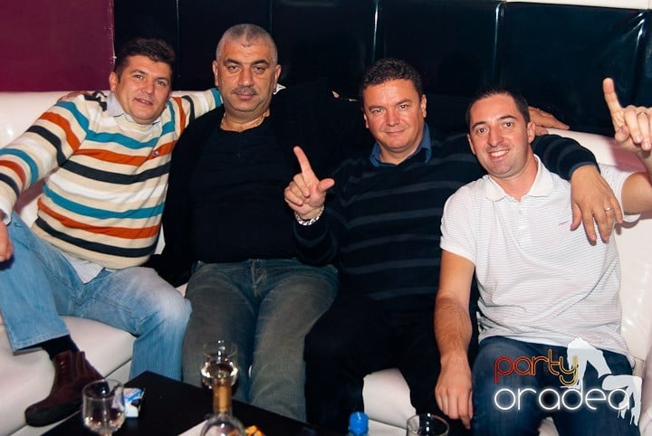 Distracţie cu LL Junior în Club Atti's,