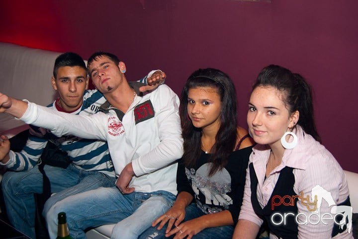 Distracţie cu LL Junior în Club Atti's,