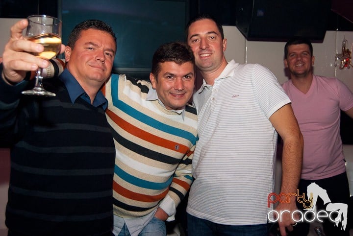 Distracţie cu LL Junior în Club Atti's,