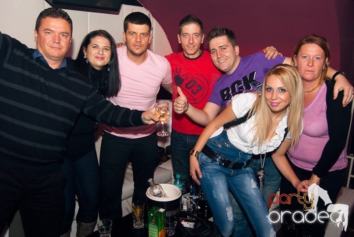 Distracţie cu LL Junior în Club Atti's,