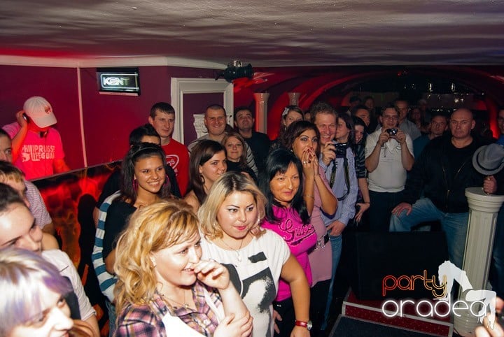 Distracţie cu LL Junior în Club Atti's,