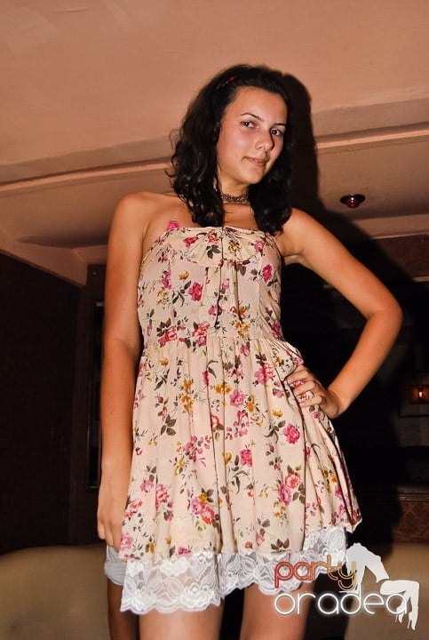Distracţie de weekend în Club Seven, 