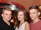 Distracţie în Chanson Café