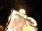 Distracţie în Chanson Café