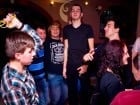 Distracţie în Chanson Café