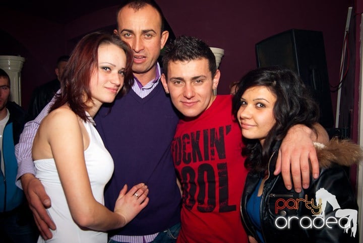 Distracţie în Club Atti's, 