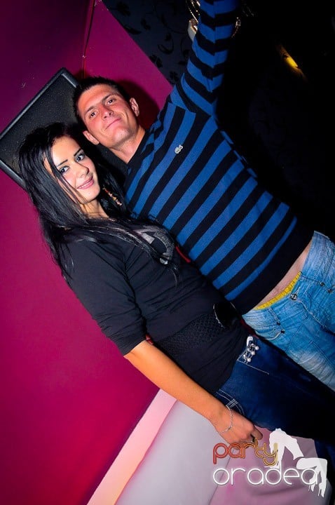 Distracţie în Club Atti's, 