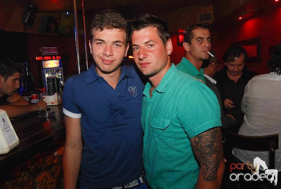 Distracţie în Club Downtown, 