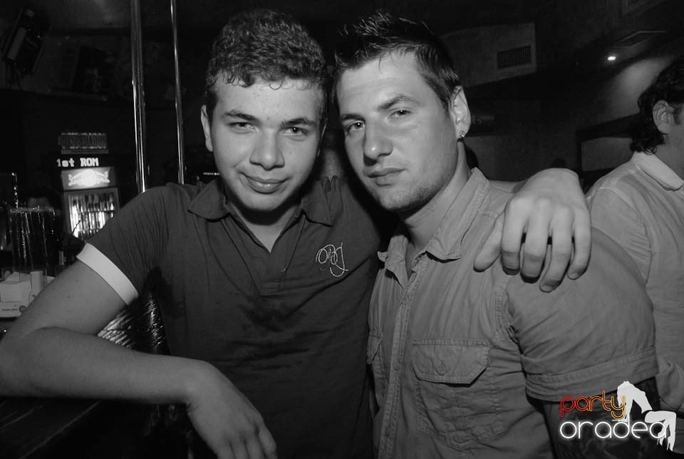 Distracţie în Club Downtown, 