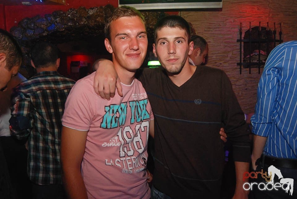 Distracţie în Club Downtown, 