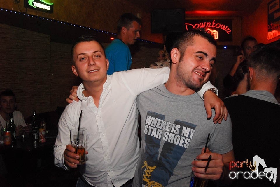 Distracţie în Club Downtown, 