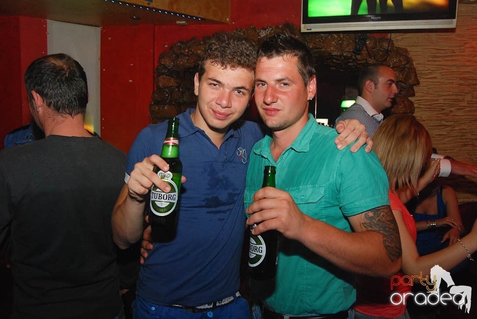 Distracţie în Club Downtown, 