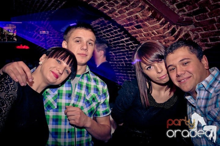 Distracţie în Club Escape, 