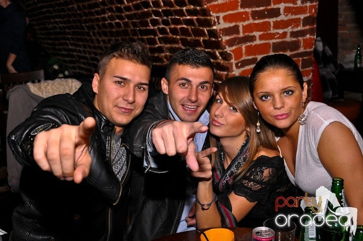 Distracţie în Club Escape, 