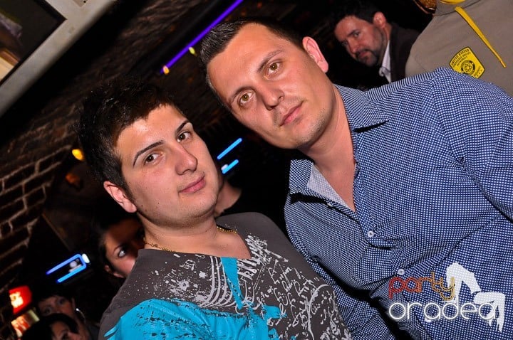 Distracţie în Club Escape, 