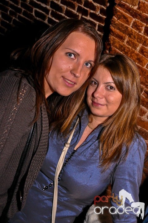 Distracţie în Club Escape, 