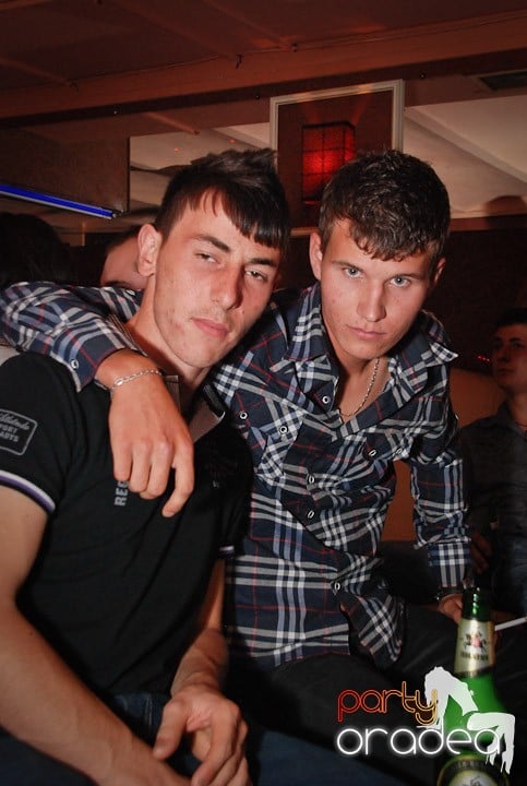 Distracţie în Club Seven, 