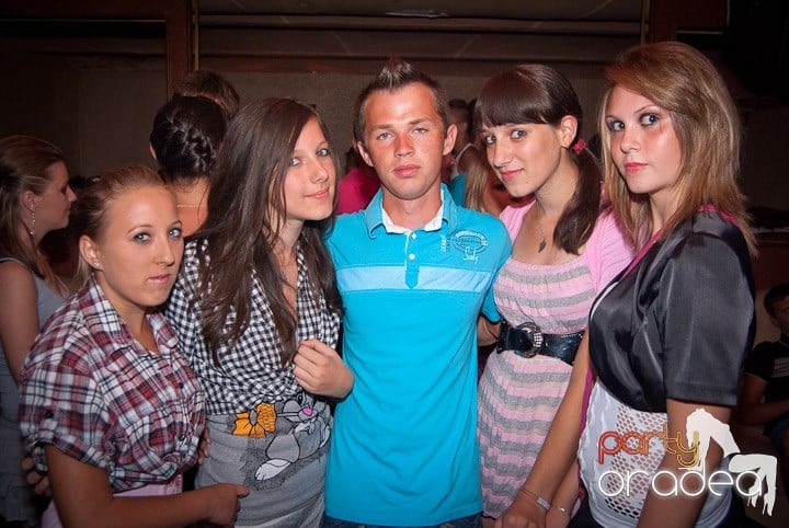 Distracţie în Club Seven,