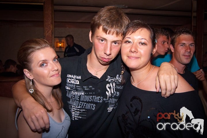 Distracţie în Club Seven,