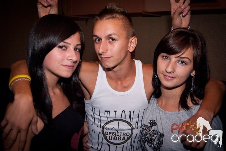 Distracţie în Club Seven,
