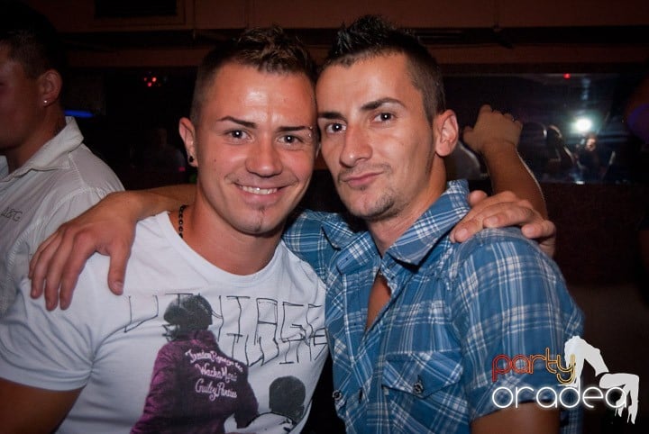 Distracţie în Club Seven,