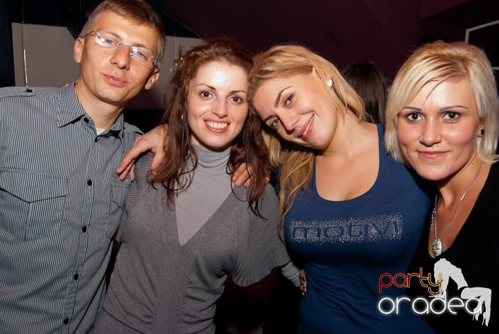 Distracţie mare în Club Atti's, 