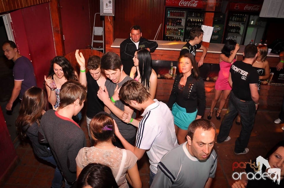 DJ Deka feat. Gabriella în Disco Faház,