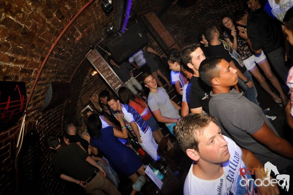 DJ Prody & Caveman in the Mix @ Escape,