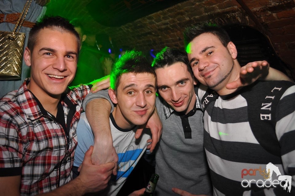 Escape Club seară de seară,