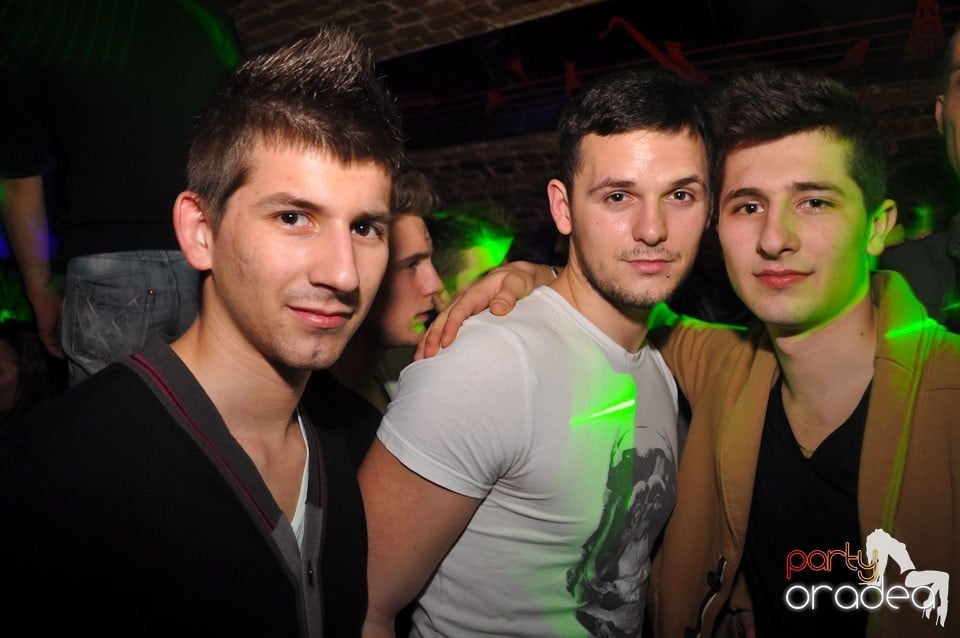 Escape Club seară de seară,