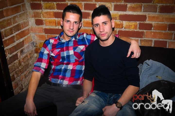 Escape joi seara, 