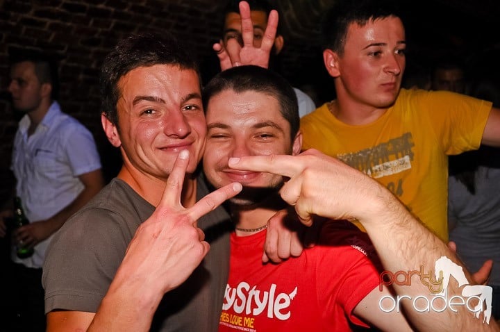 Escape Party, 