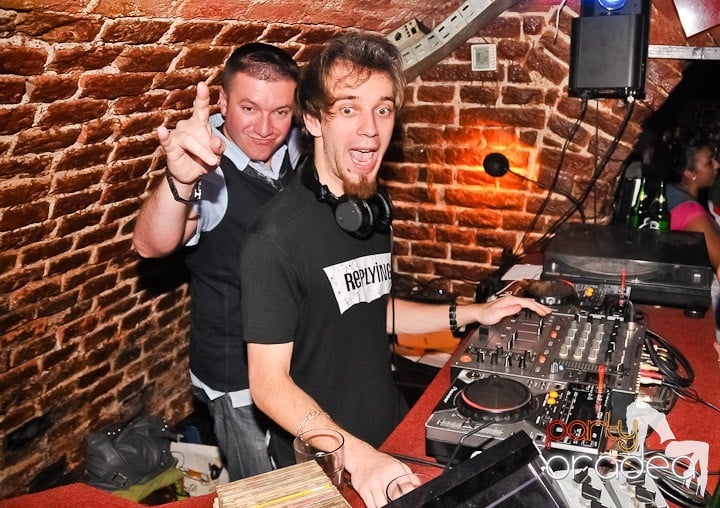 Escape Party, 
