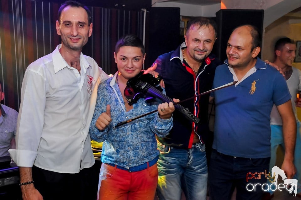 Eveniment special cu invitaţi speciali,