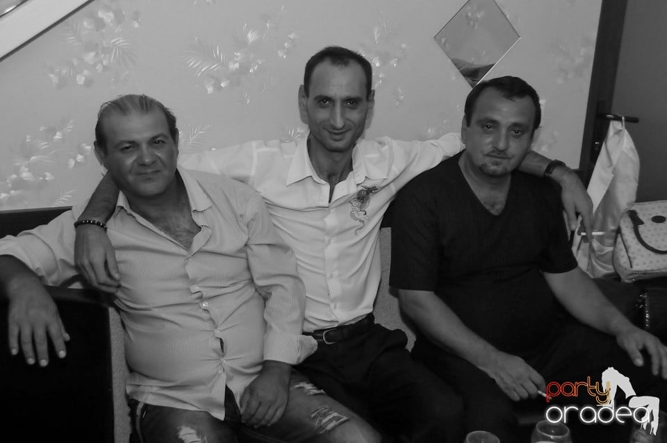Eveniment special cu invitaţi speciali,
