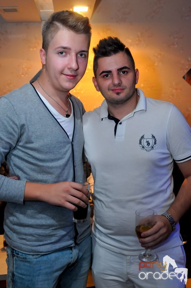 Eveniment special cu invitaţi speciali,