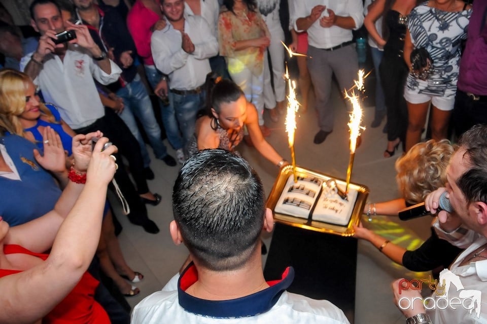 Eveniment special cu invitaţi speciali,