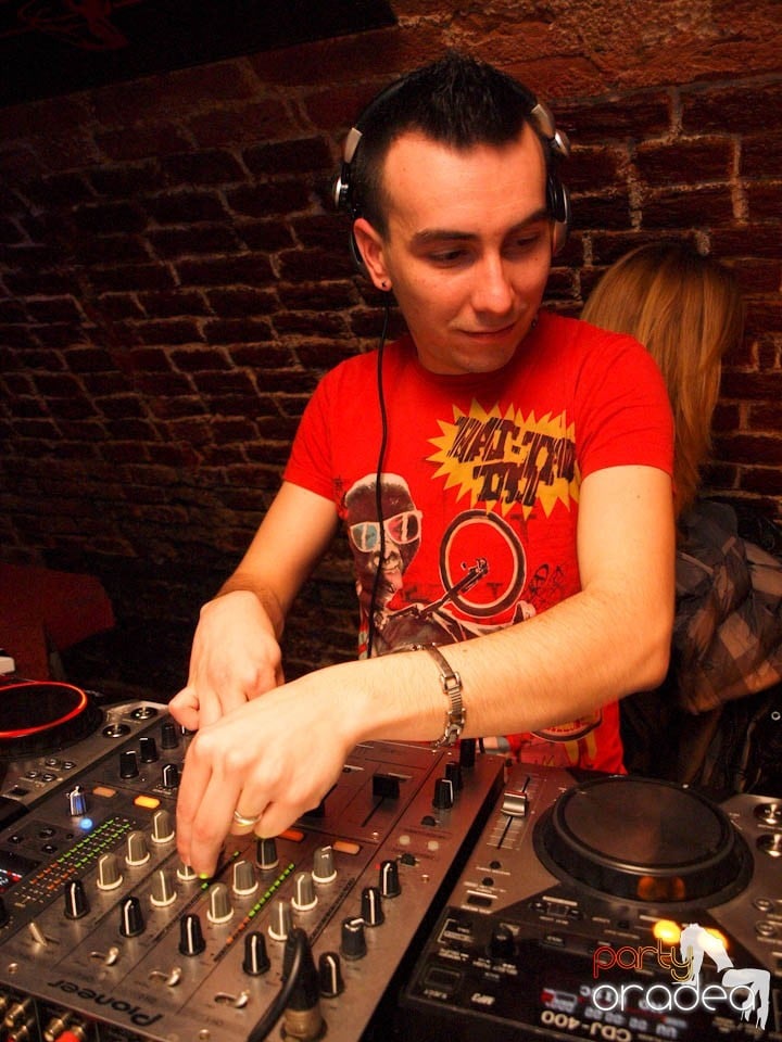 Friday Night Fever în Club Escape, 