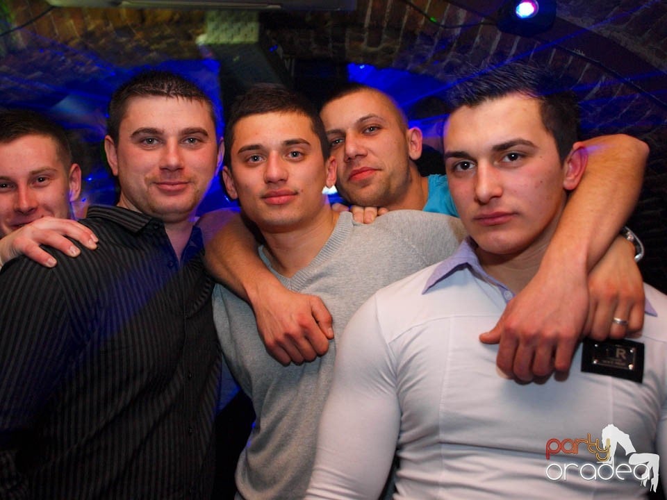 Friday Night Fever în Club Escape, 