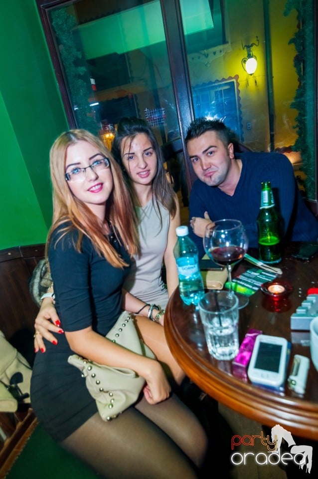 Friday party, Green Pub
