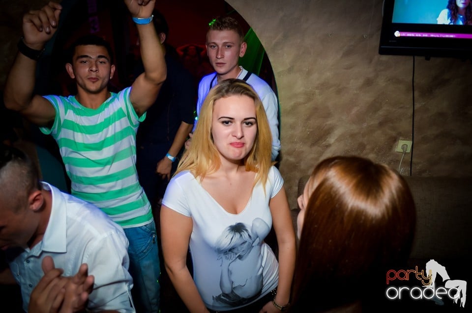 Girls Go Wild, 