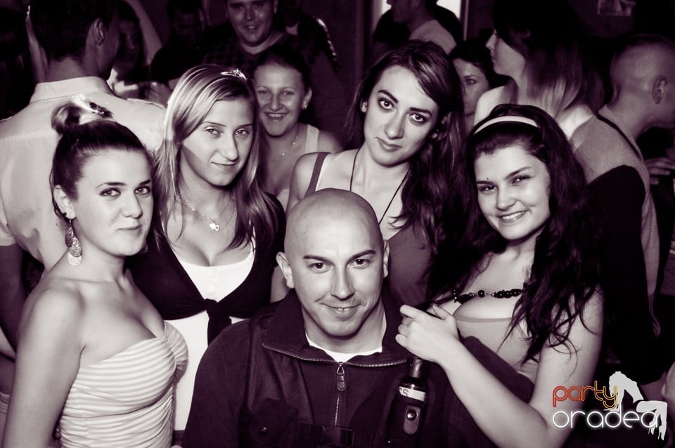 Girls Go Wild, 