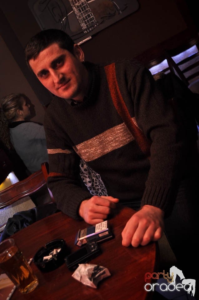 Glow Night Party continuă în Chanson,