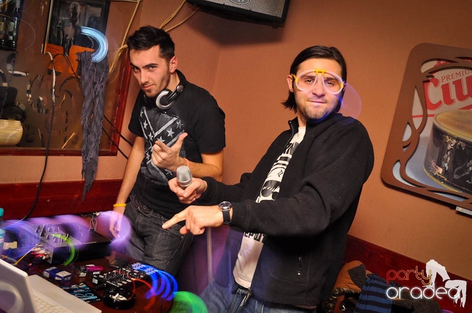 Glow Night Party continuă în Chanson,
