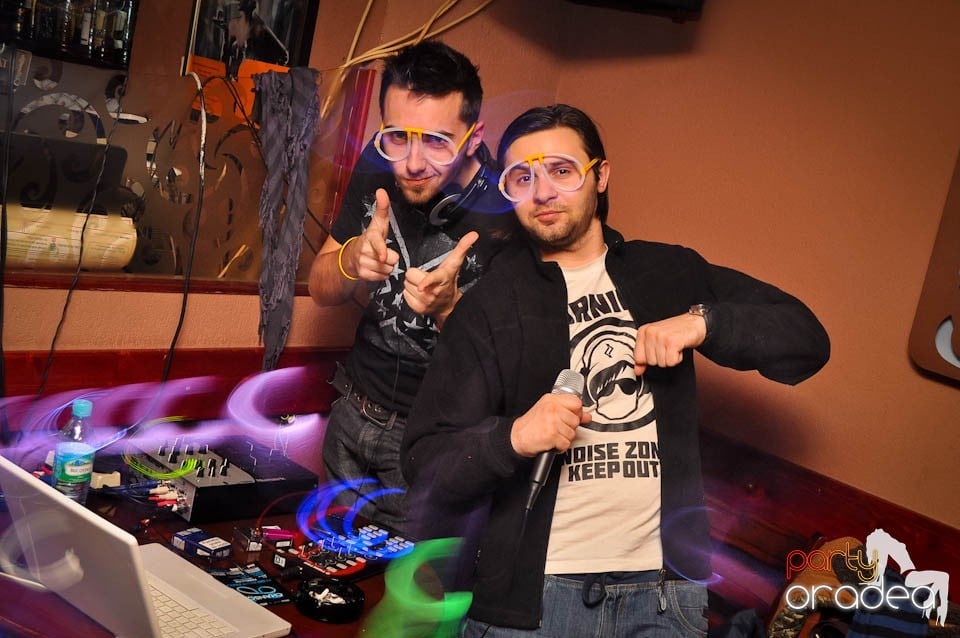 Glow Night Party continuă în Chanson,