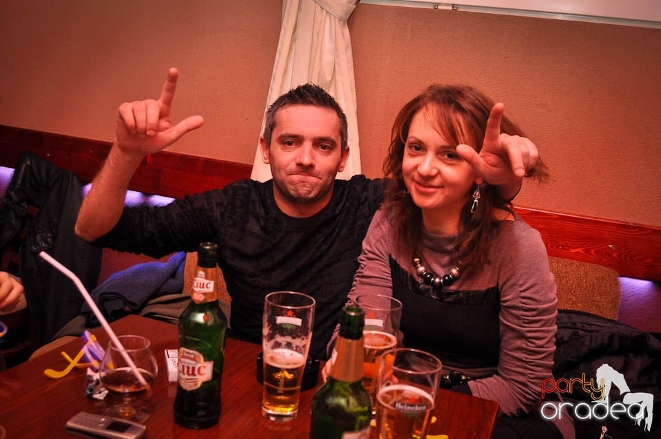 Glow Night Party continuă în Chanson,