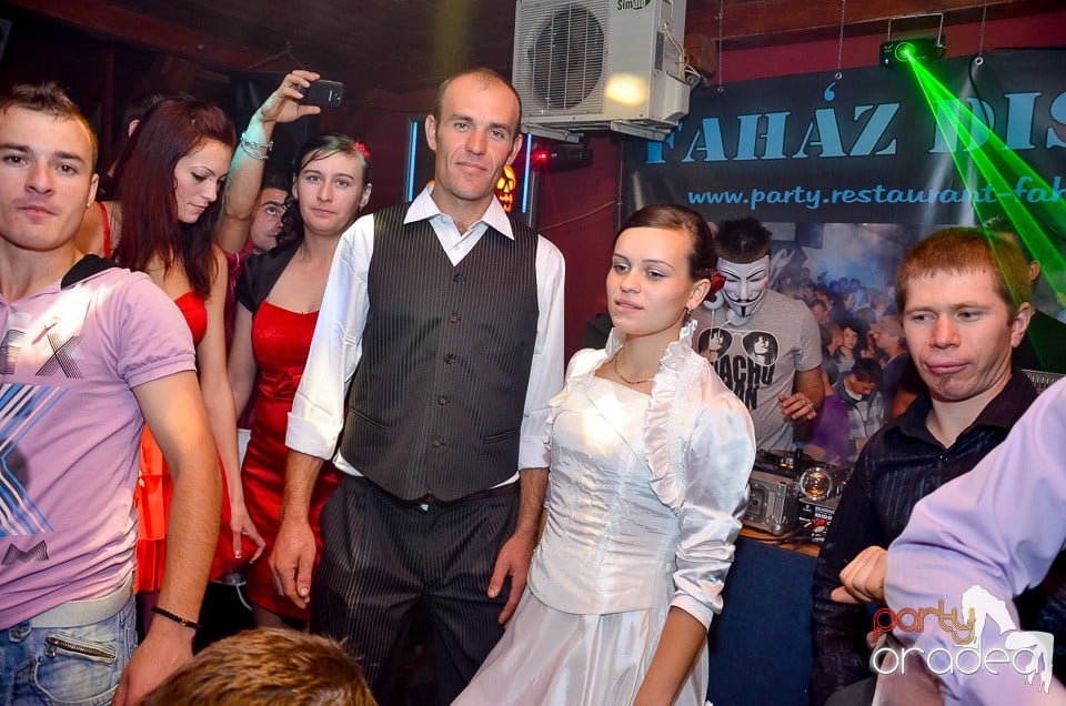 Halloween Party & Laser Show în Faház,